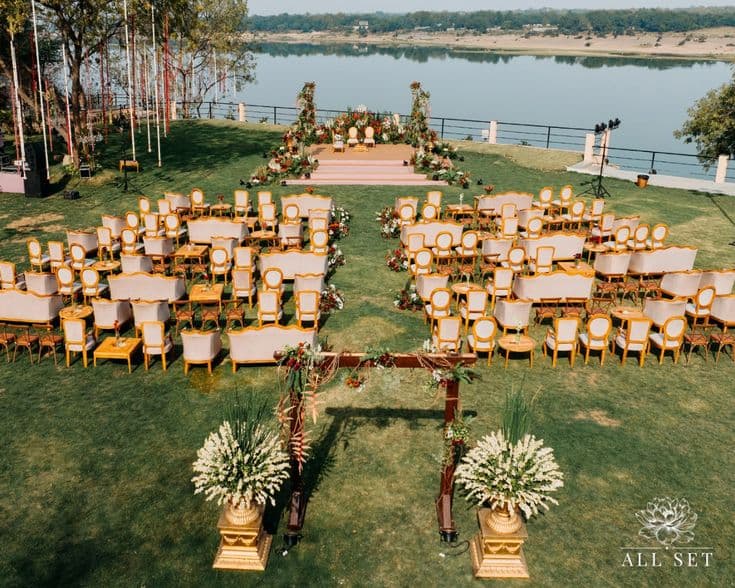 Lakeside Banquet Retreats