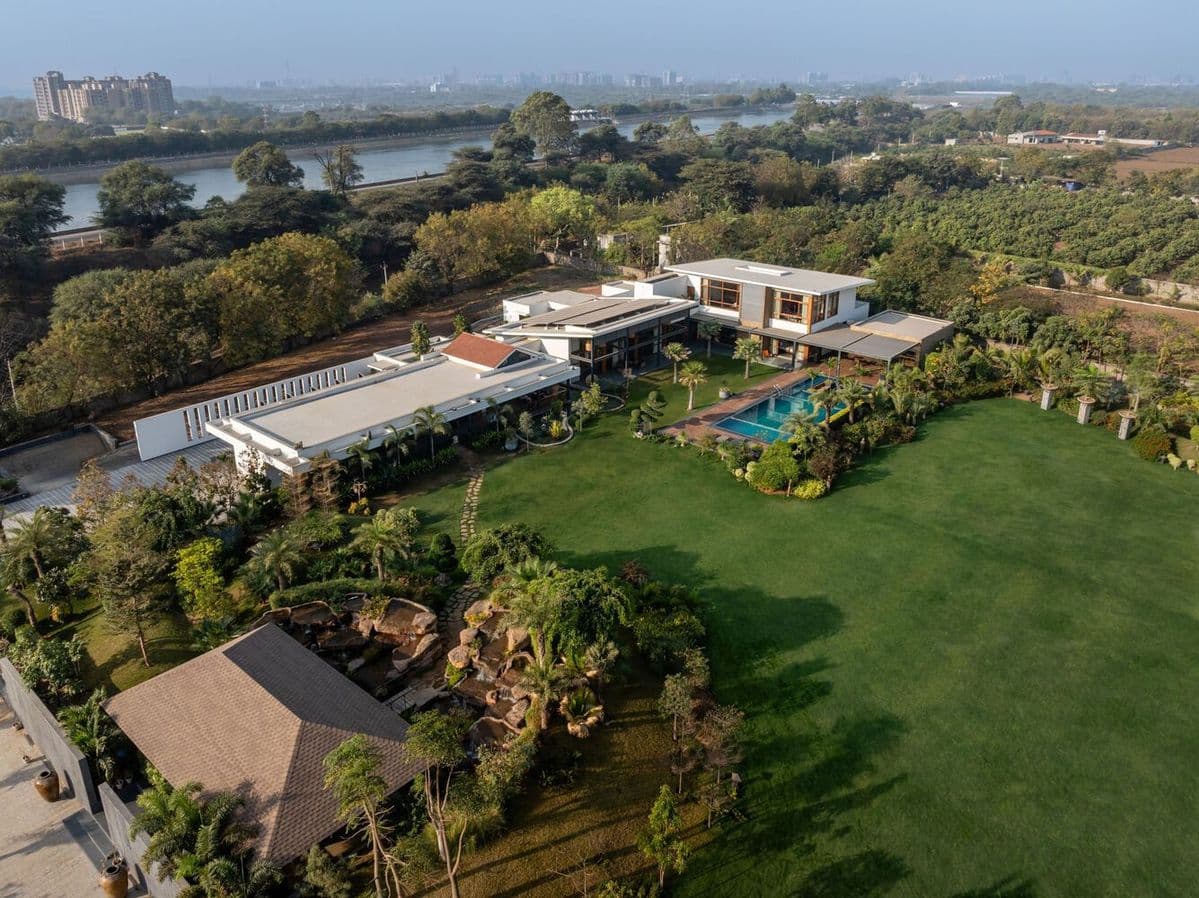 Chattarpur Luxury Farmhouses